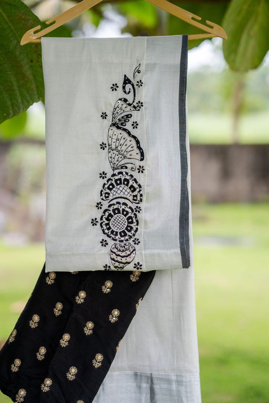 Black Dendrite - Simplified Floral